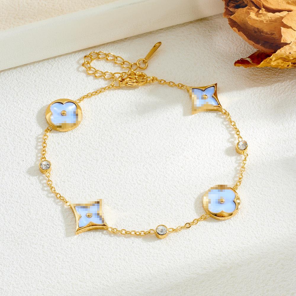 

Stylish and Sophisticated Four-leaf Clover Bracelet Exquisite and Luxurious Jewelry Versatile Accessory