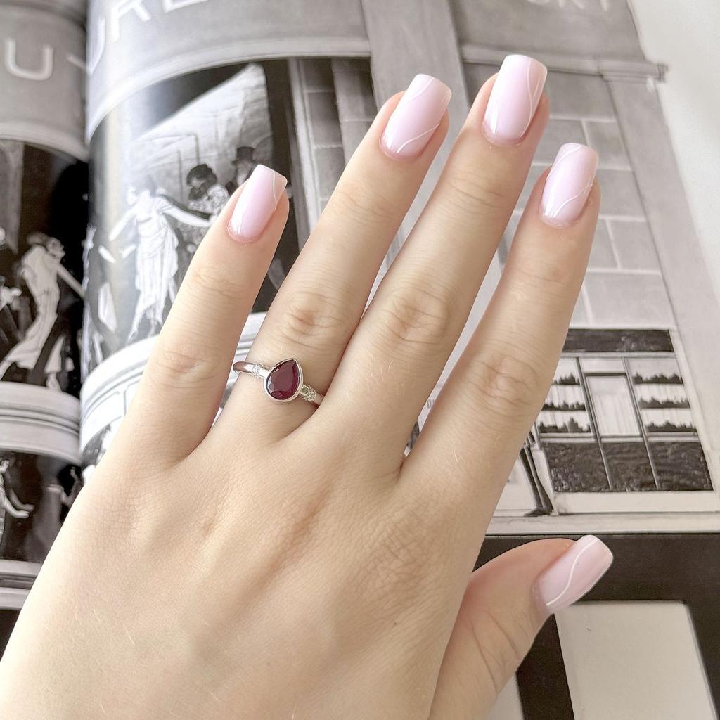 Серебряное кольцо с натуральным рубином 1.45ct, фианитами, вес изделия 2,3 гр (2165668)