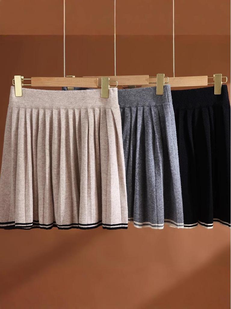 Color-Blocked Pleated Wool Knit Skirt - Elastic Waist, Korean Style, Autumn/Winter Casual Mini Skirt for Women