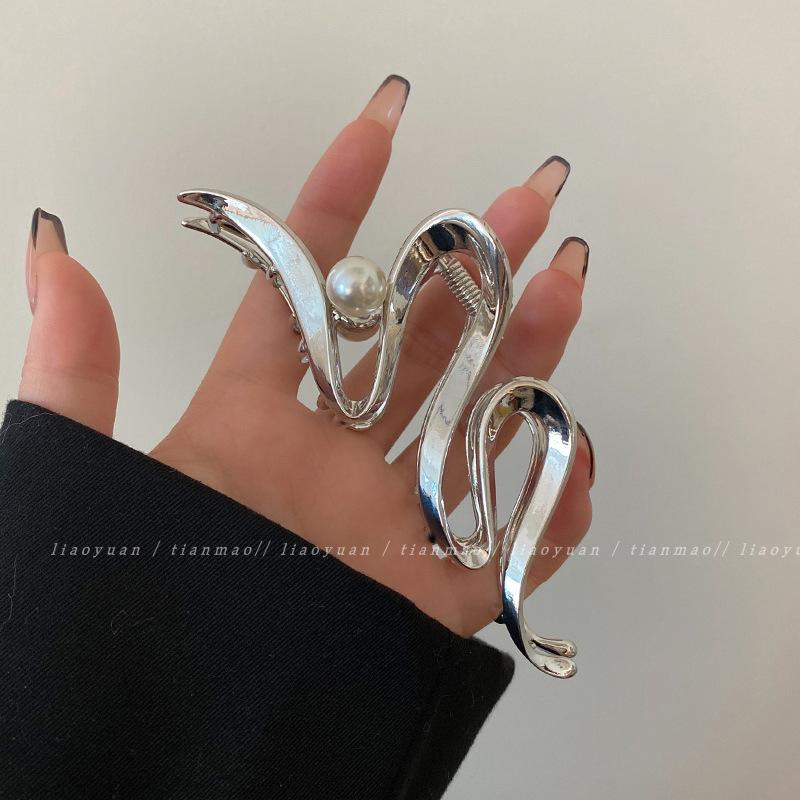 1PC Niche Cold Wind Design Hairpin Female Head Shark Clip Ins2025 New High-end Disc Hair Grab Clip Large