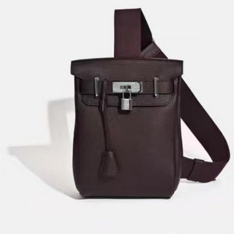 

2025 Новый унисекс верхний слой коровьей кожи нагрудная сумка сумка на плечо натуральная кожа рюкзак с замком подвесное украшение 17 x 8 x 27CM+silver buckle
