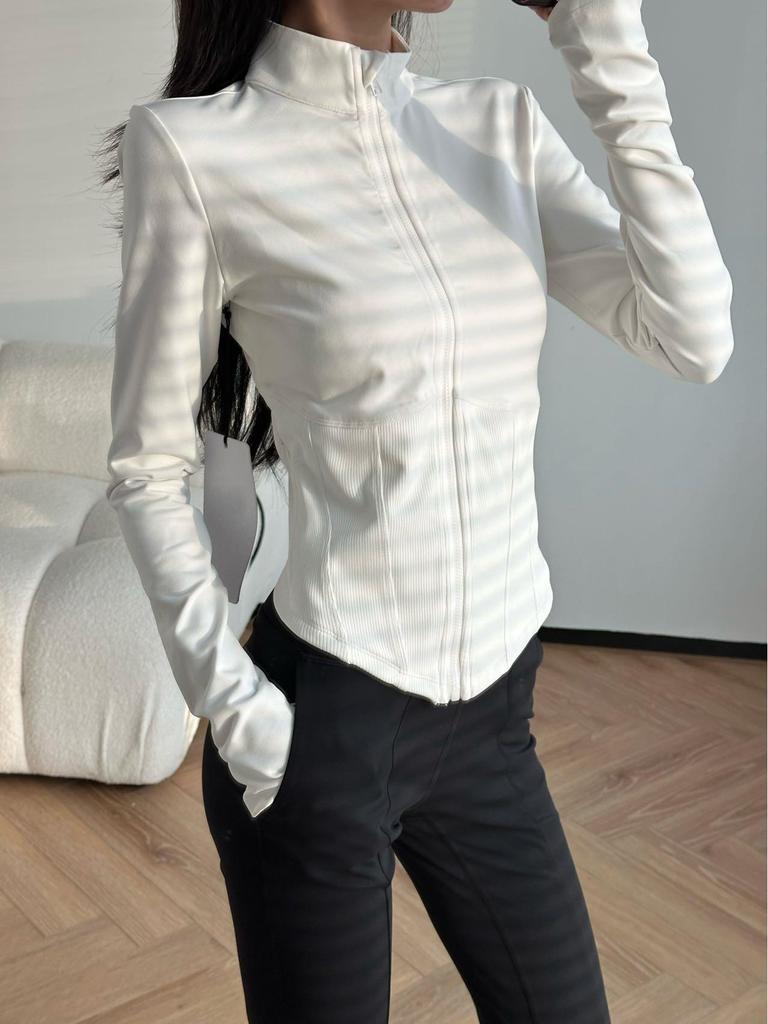 ALO Yoga Schlank geschnittene Langarm-Radjacke mit Stehkragen und Taillenraffung