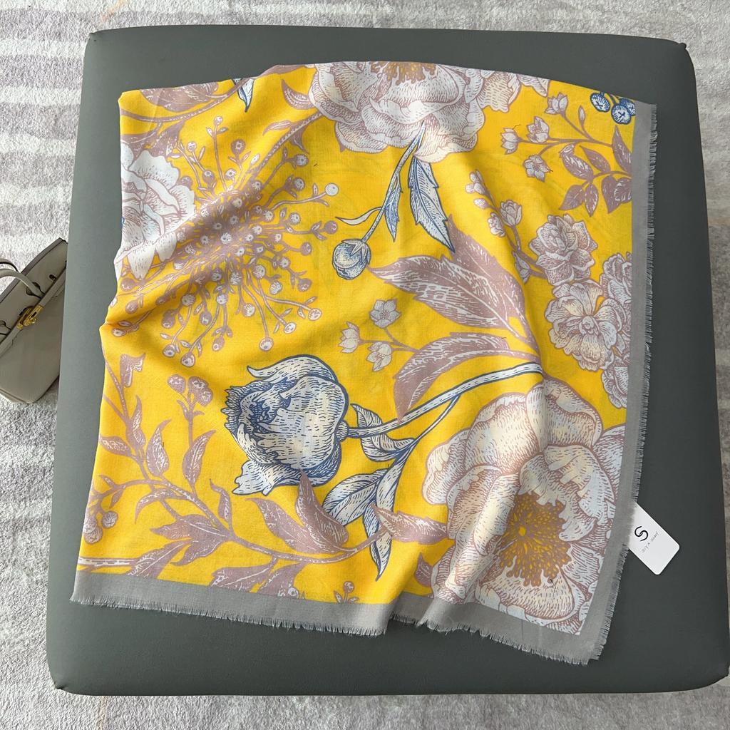 Autumn and winter new loose beard printing large square scarf high-end temperament decorative shawl warm fashion scarf beach towel