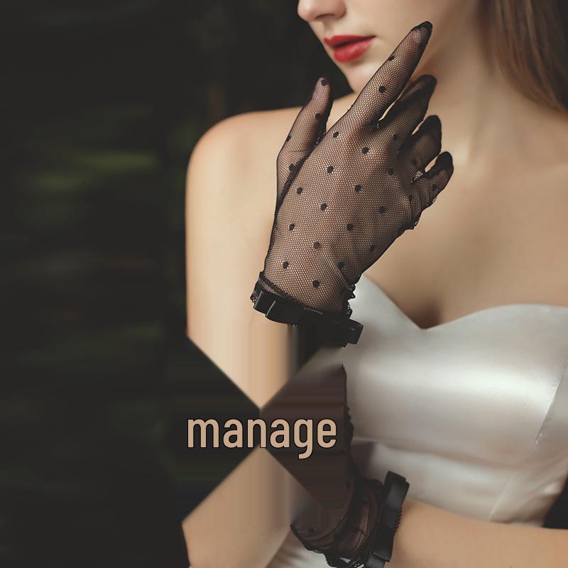 

Знаменитые черные кружевные перчатки для невесты и фотосессий чёрный