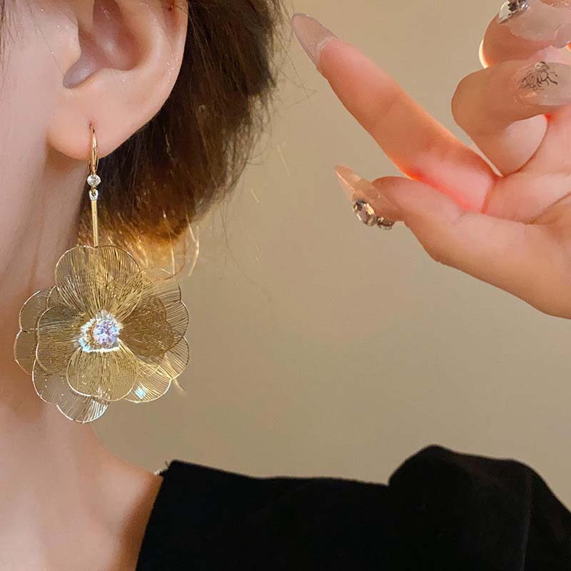 Vintage Metal Hollow Flower Drop Earring for Women Trendy Gold Color Crystal Geometric Personality Ear Hook Wedding Zircon Gift