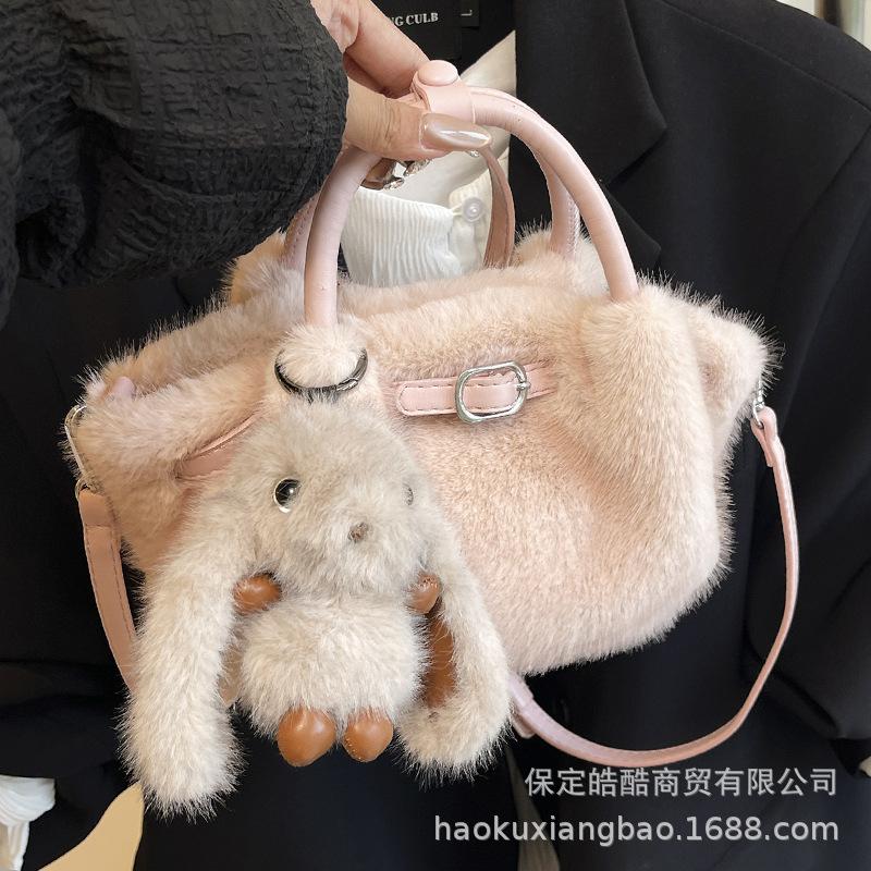 This Year's Popular Bag Women's Large-capacity 2025 New Autumn and Winter Versatile Plush Messenger Bag Casual Portable Tote Bag