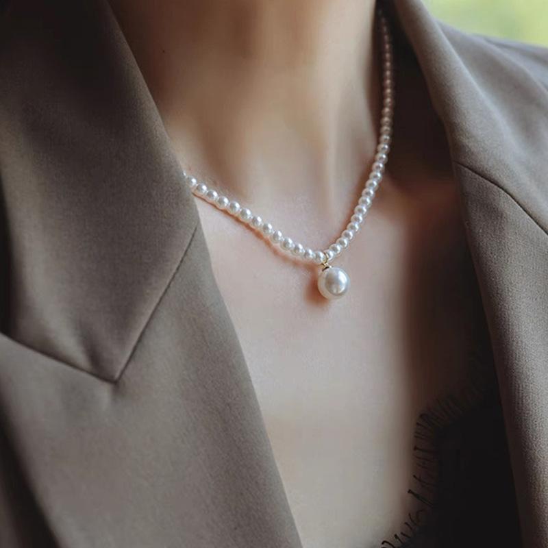 Pearl Necklace Women's Niche Light Luxury Design High-end Fashion Temperament Collarbone Chain Neck Chain Sweater Chain Bead Chain