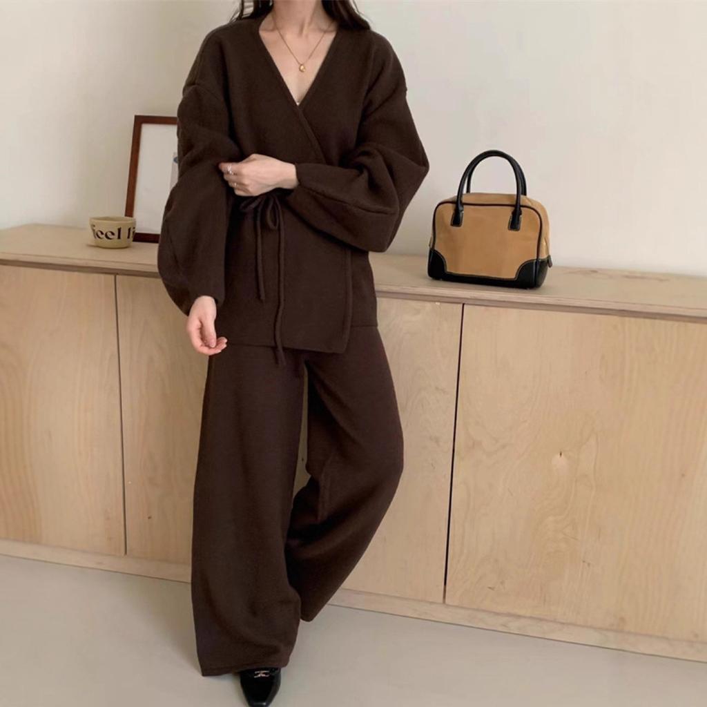 A New Autumn and Winter Fashion Sweater Set with A Laid-back Style for Women, Featuring A Retro Knitted Cardigan and Wide-leg Pants