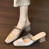 Mode Blockabsatz Baotou Liangtuo Damenmode Eckige Zehenpartie Flacher Ausschnitt Metallschnalle Ein Riemen Rutschfest Kitten Heel Schuhe