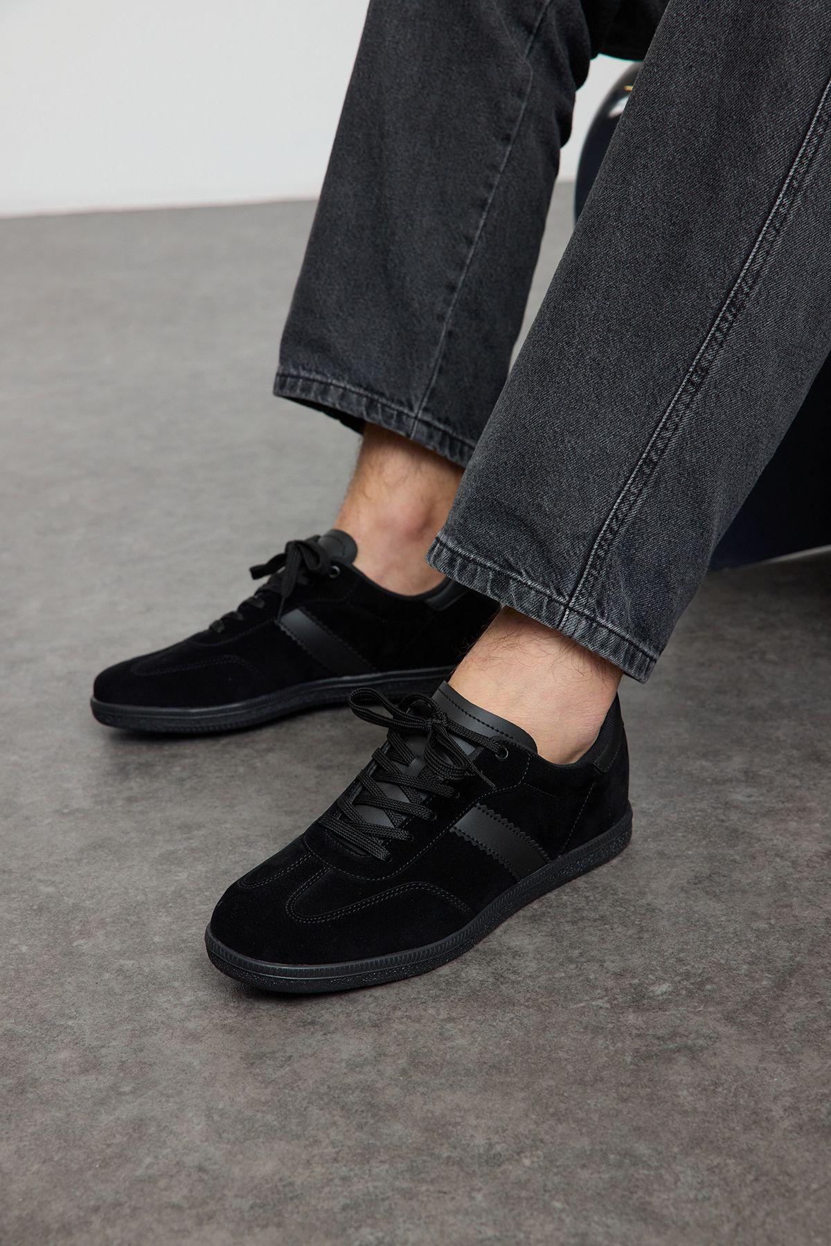 

Черные мужские кроссовки на шнуровке 41