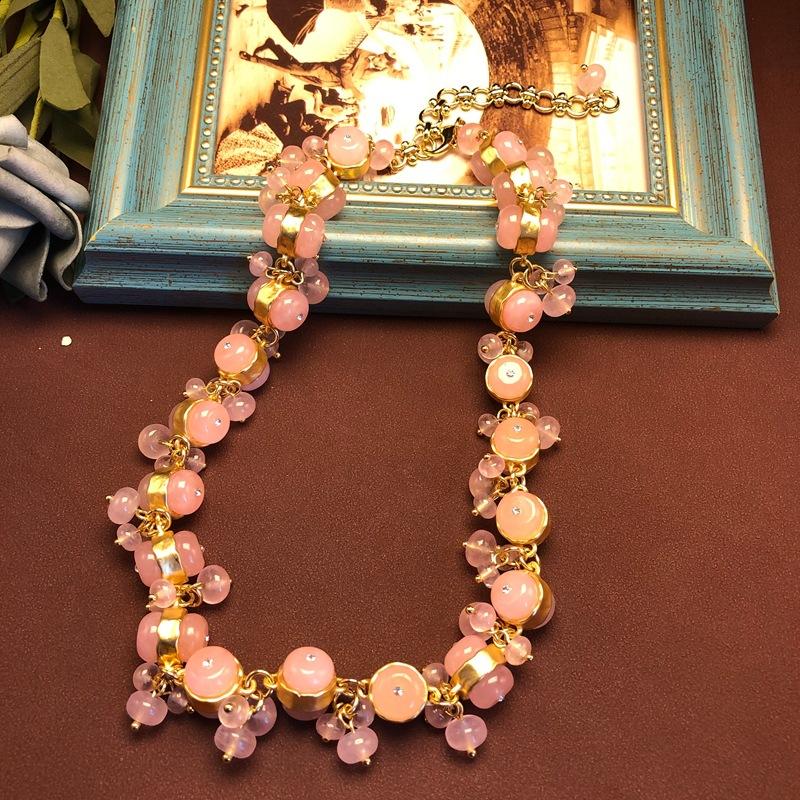 A vintage heavy industrial necklace with a French and European style, versatile and fashionable double flour crystal inlaid tass