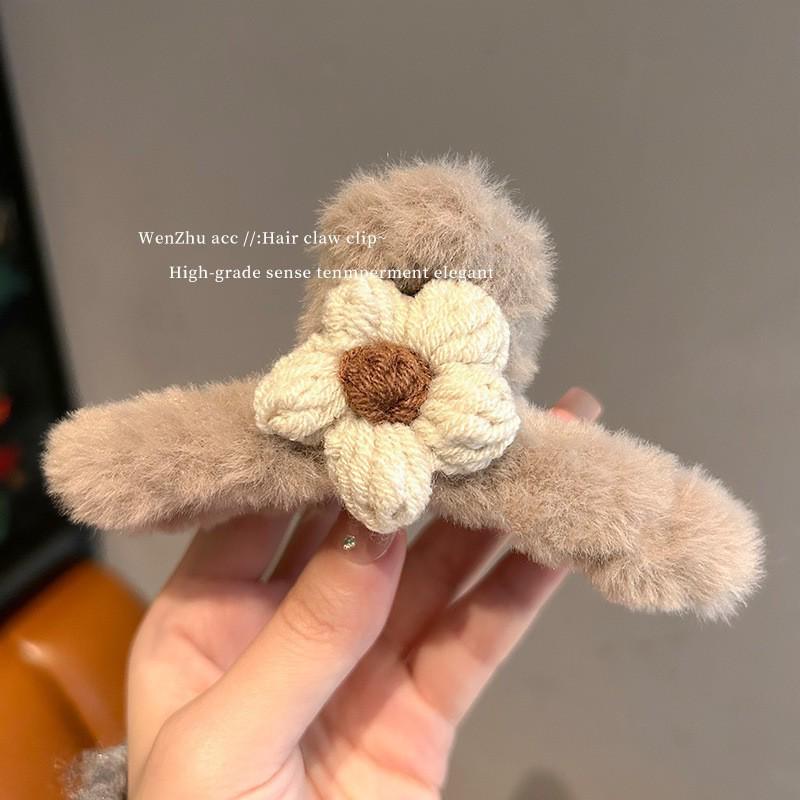 Large Plush Hair Clip: Autumn/Winter Volumizing Shark Clip for Women
