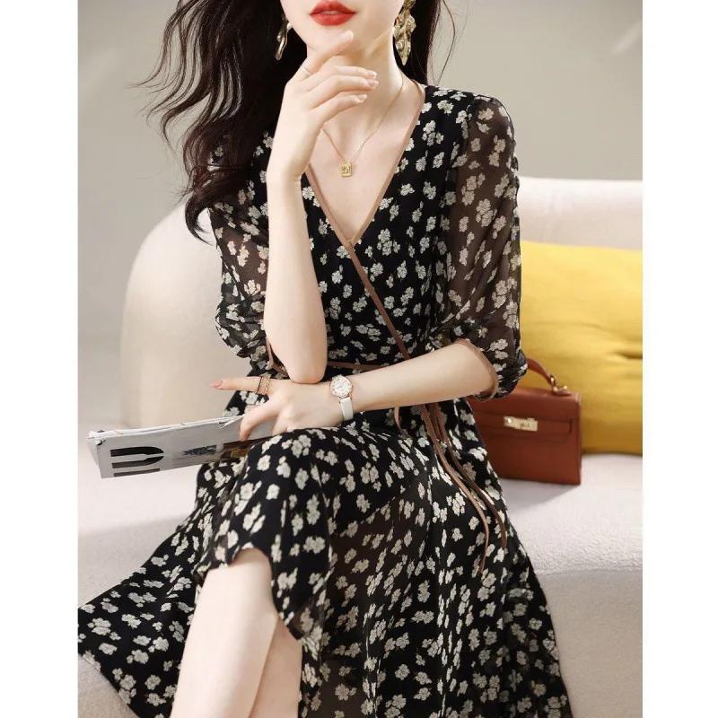 Elegant Floral Dress Summer Style V-Neck Design Age-Reducing Fashionable Belly Covering Spliced Skirt Versatile Dress