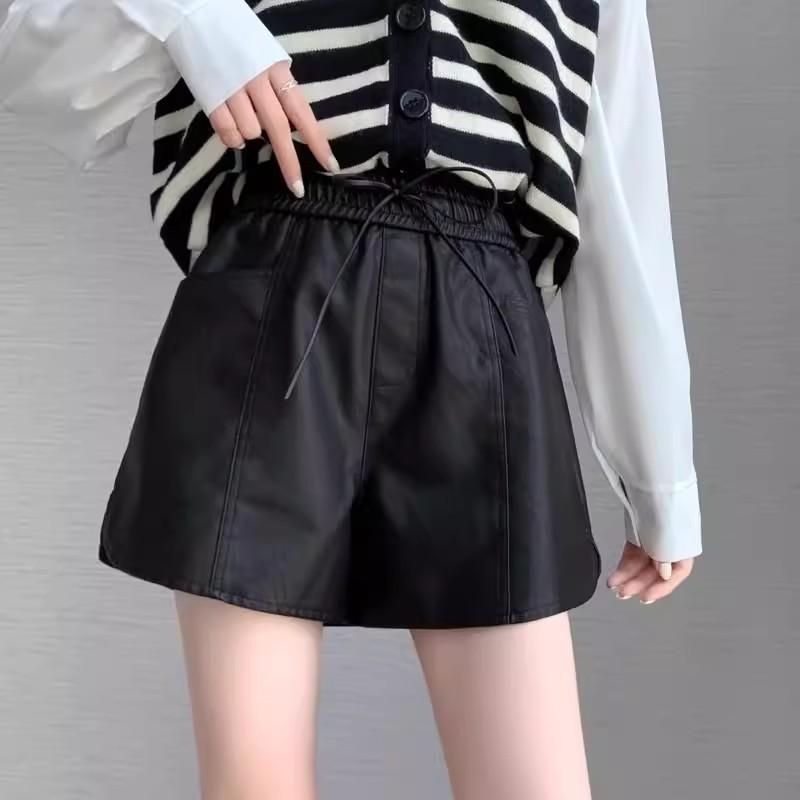 Damen Herbst Winter Sexy Amerikanischer Stil Übergröße Schlankmachend Weites Bein PU-Leder Mini-Shorts Elastischer Bund Taschen-Design Heiß Hosen Mini-Shorts