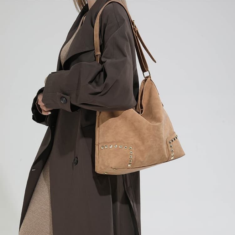 Rivet tote bag women's large-capacity commuter shoulder bag