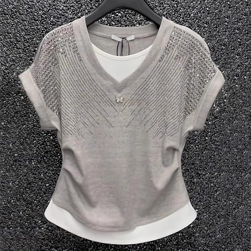 

Southeast Asia Women s Plus Size Waist-Cinching V-Neck Grey Short Sleeve Cotton T-Shirt Top Medium сірий