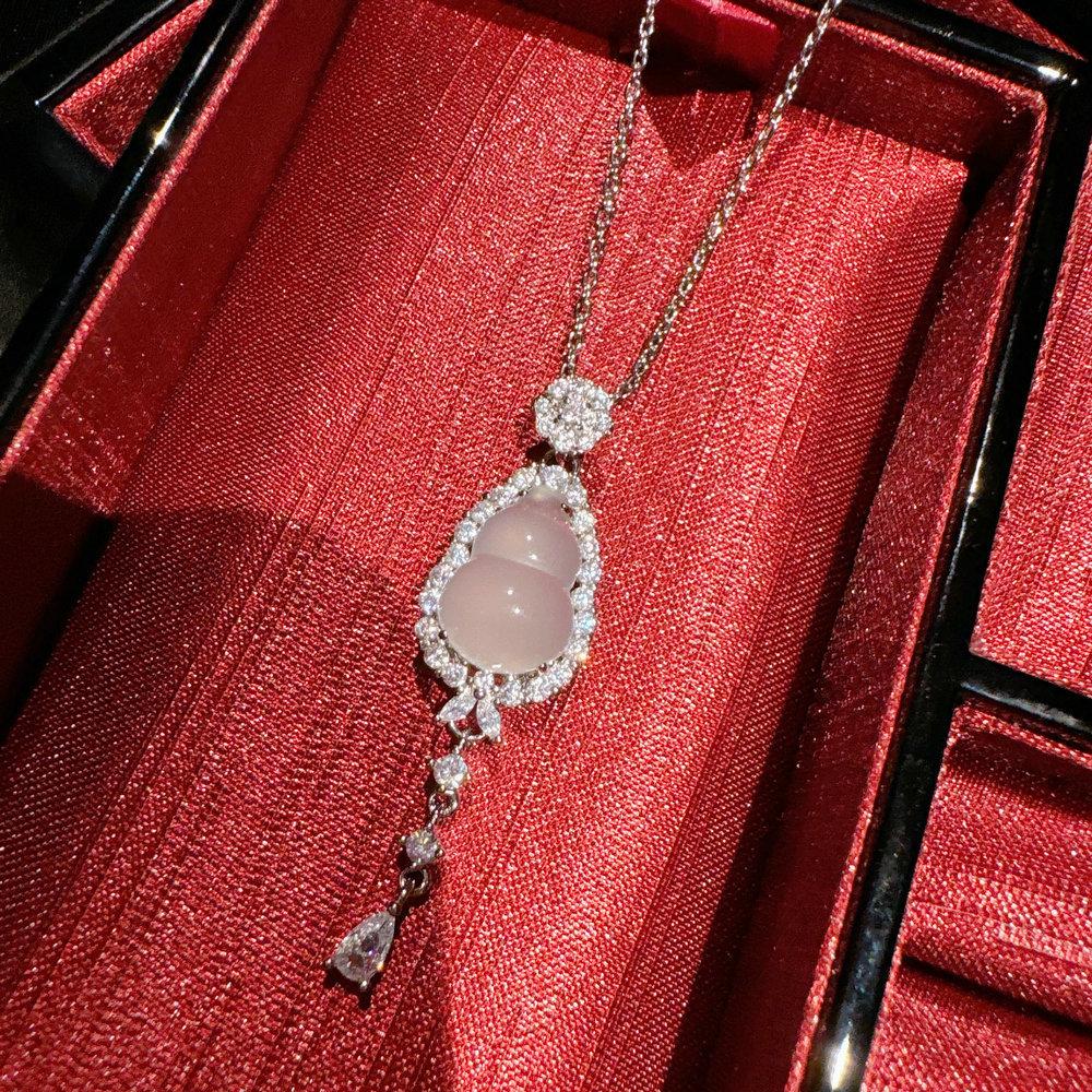 Lychee Frozen White Chalcedony Gourd Water Drop Gem Necklace, New Chinese Style, Concubine Smile Gourd Fulu White Chalcedony Necklace