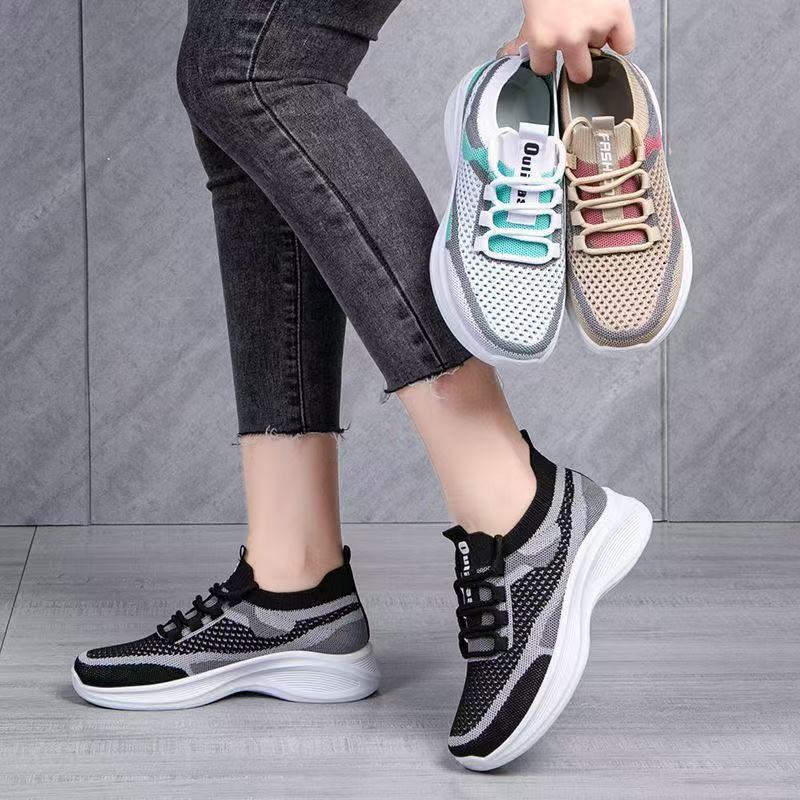 Spring and summer fly-woven mesh shoes breathable soft sole soft surface fashion leisure sports daily commuting light color matching