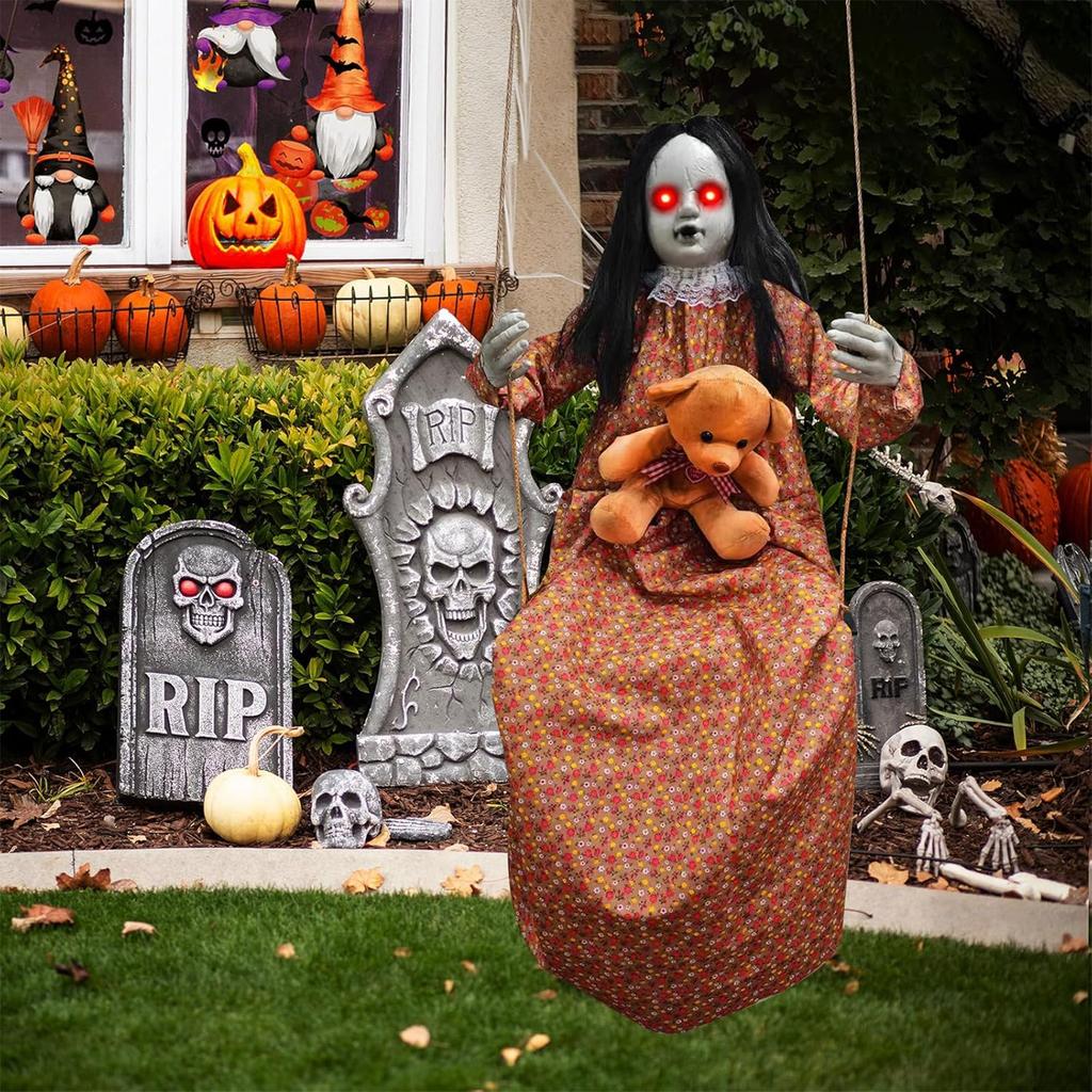 Strašidelná loutka Halloweenská dekorace Hlasem aktivovaná strašidelná loutka se zářícím okem pro zahradní dvorní dekoraci