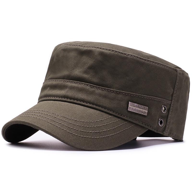 Men's Four-Season Breathable Flat Cap with Metal Logo - Outdoor Fashion Casual Sun Hat.