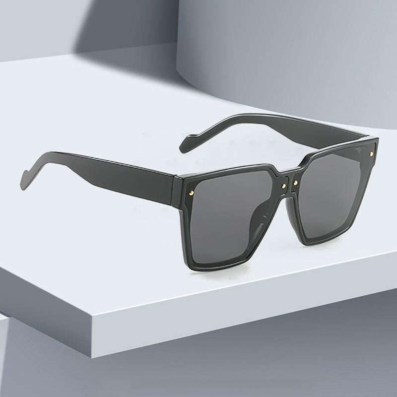 Vintage Trendy Sunglass for Women Square Frame Gradient Lens Fashionable Avant Garde Eyewear