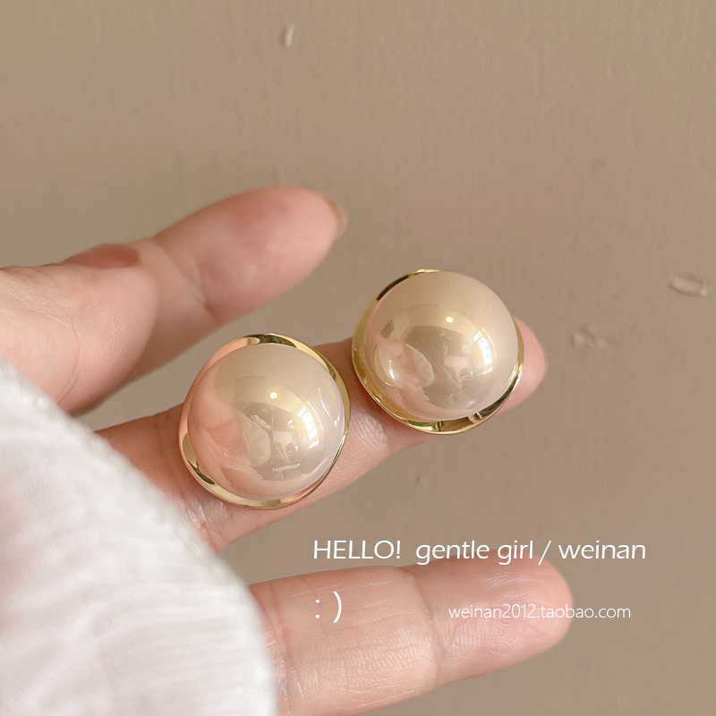 Milk Gentle Milk Apricot Pearlescent Pearl Stud Earrings High Sense Niche Autumn and Winter Versatile Skinny Earrings
