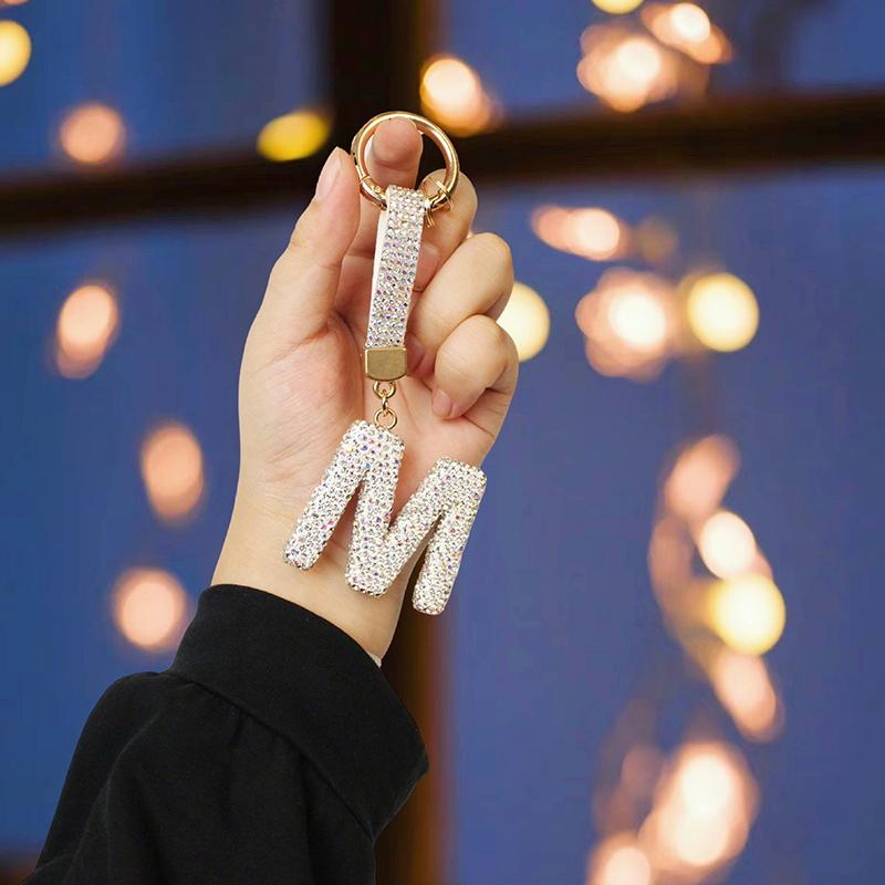 1PC Keychains Ideal Gift Letter Design Bling Key Ring Accessory Full Rhinestone Design Lucky Pendant 26 Alphabet Letters