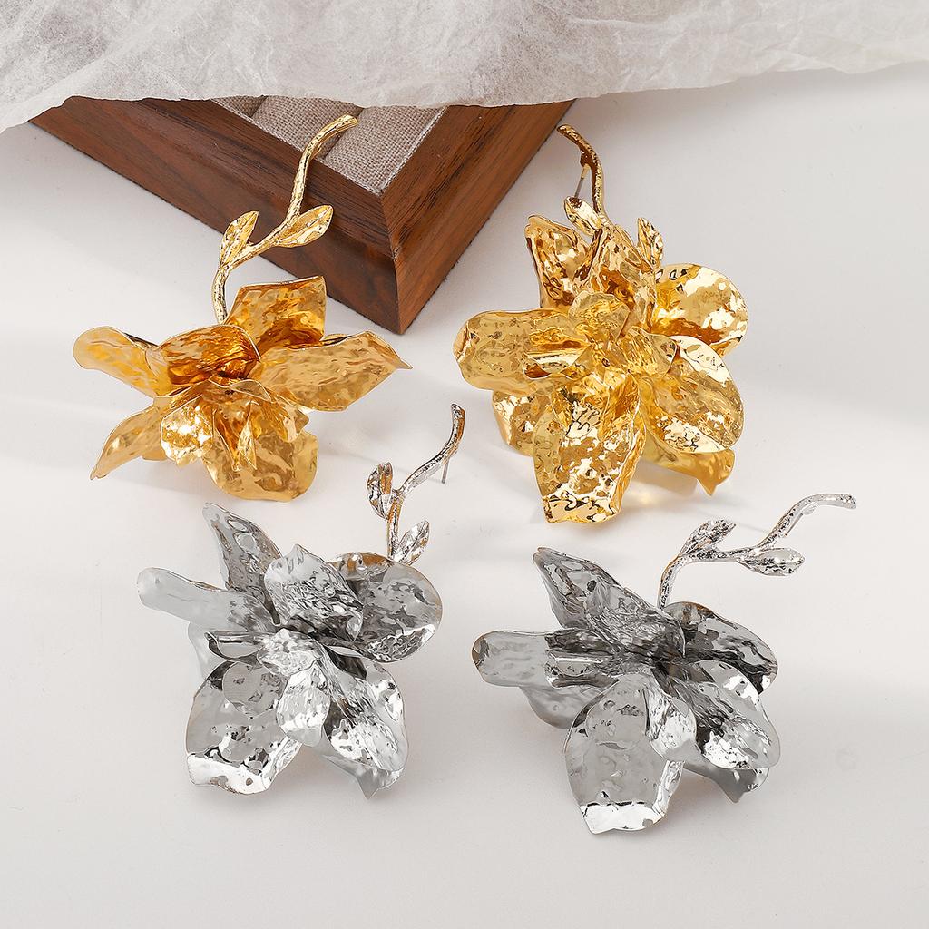 Women New Vintage Earrings Creative Metal Floral Earrings Leaf Design High Grade Elegant Fashion Ear Jewelry Accessories
