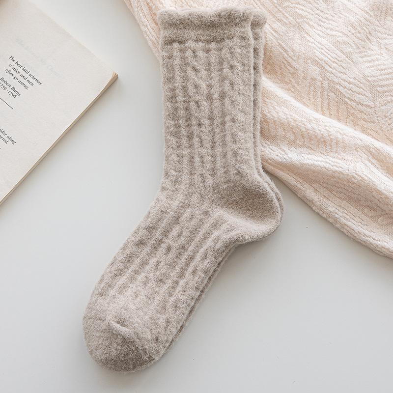 

Толстые шерстяные носки для осени и зимы, теплые носки средней длины с косичками для женщин, однотонные, ретро и универсальные женские носки 1 pair