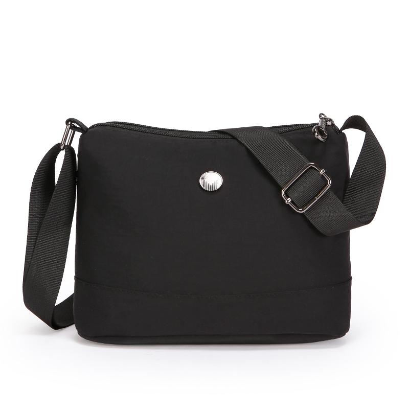 Women's Lightweight Large Capacity Shoulder Bag Commuter Crossbody Bag Middle-Aged Mother Bag