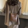 New casual simple bucket bag women's niche texture versatile shoulder bag temperament commuter fashion messenger bag