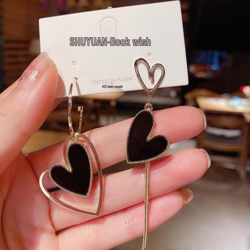 Korean Asymmetrical Heart Tassel Earrings with S925 Sterling Silver Needle - Trendy Heart-Shaped Stud Jewelry for Women чёрный