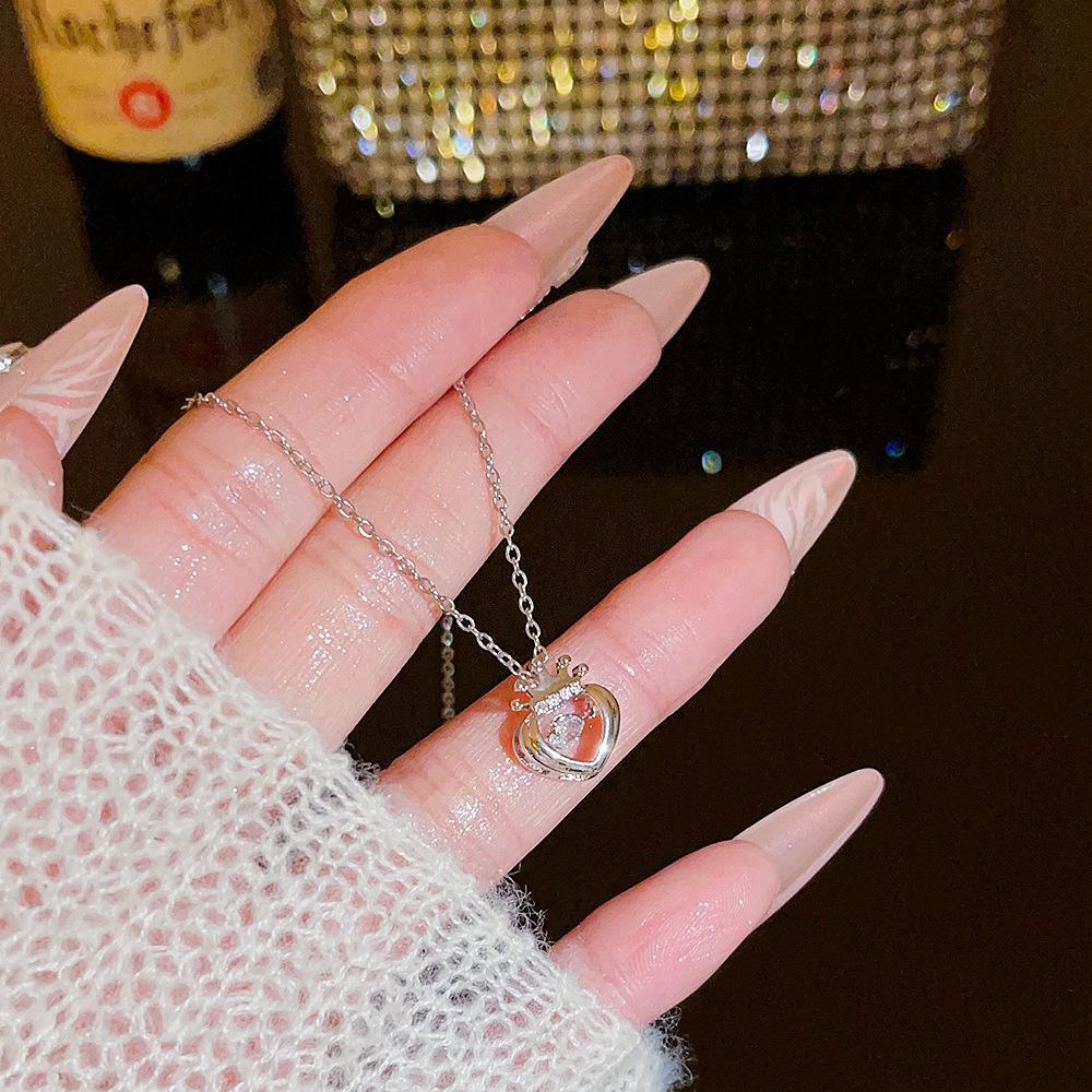 Fashion Light Luxury Titanium Steel Necklace Women'S High-End Pendant Sweet Temperament Collarbone Chain Does Not Fade Accessories