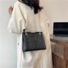 Trendy Vintage Small Chain Crossbody Bag For Women In Stylish Black And White Colors