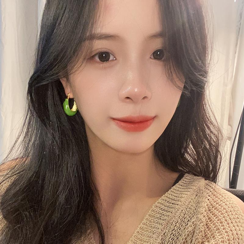 Heavy Industry High-End Niche Design White Basket Earrings Women'S Fashion Versatile Small Bag Ear Buckle Temperament Exquisite Earrings