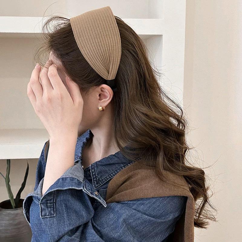 Autumn and Winter Plush Wide-brimmed Hair Band with A High and Elegant Headband On The Top of The Head
