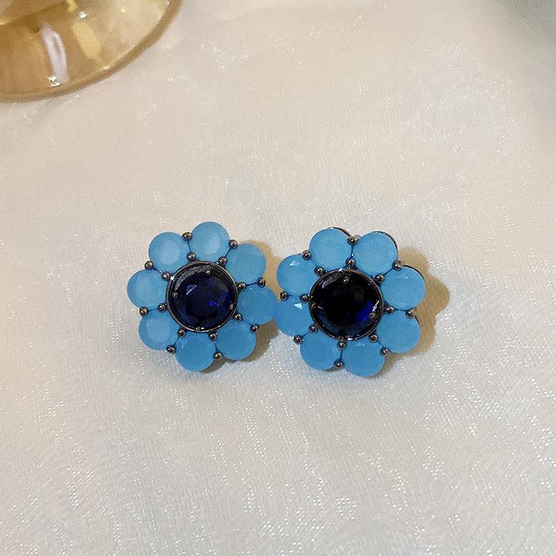 Elegant Vintage Women Girls Classic Resin Stone Earrings Ear Clips Fashion Retro Palace Lady Party Banquet Jewelry Ear Rings