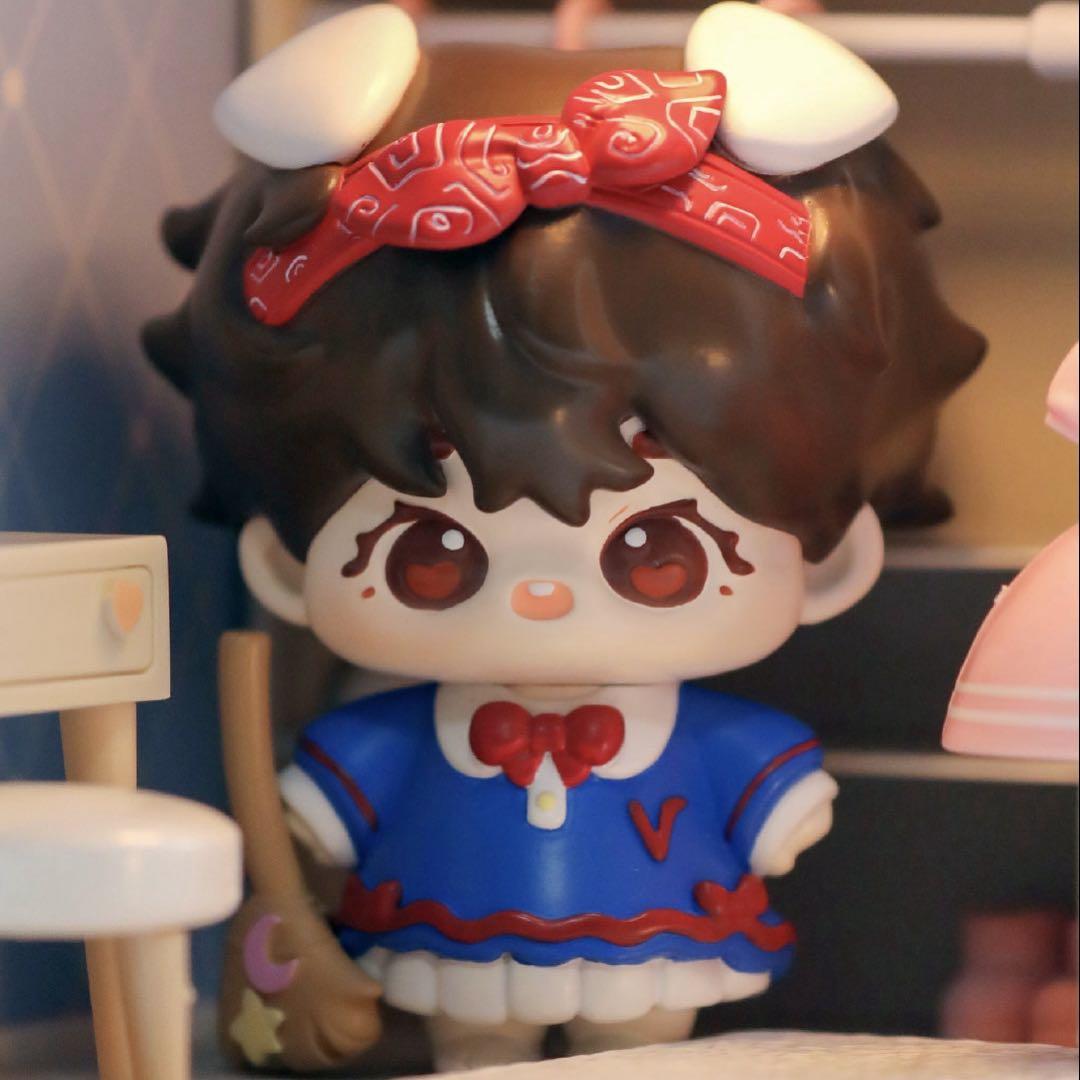 

[Б/У] BTS V Тэхён V Фигурка Magic Shop MAGIC SHOP