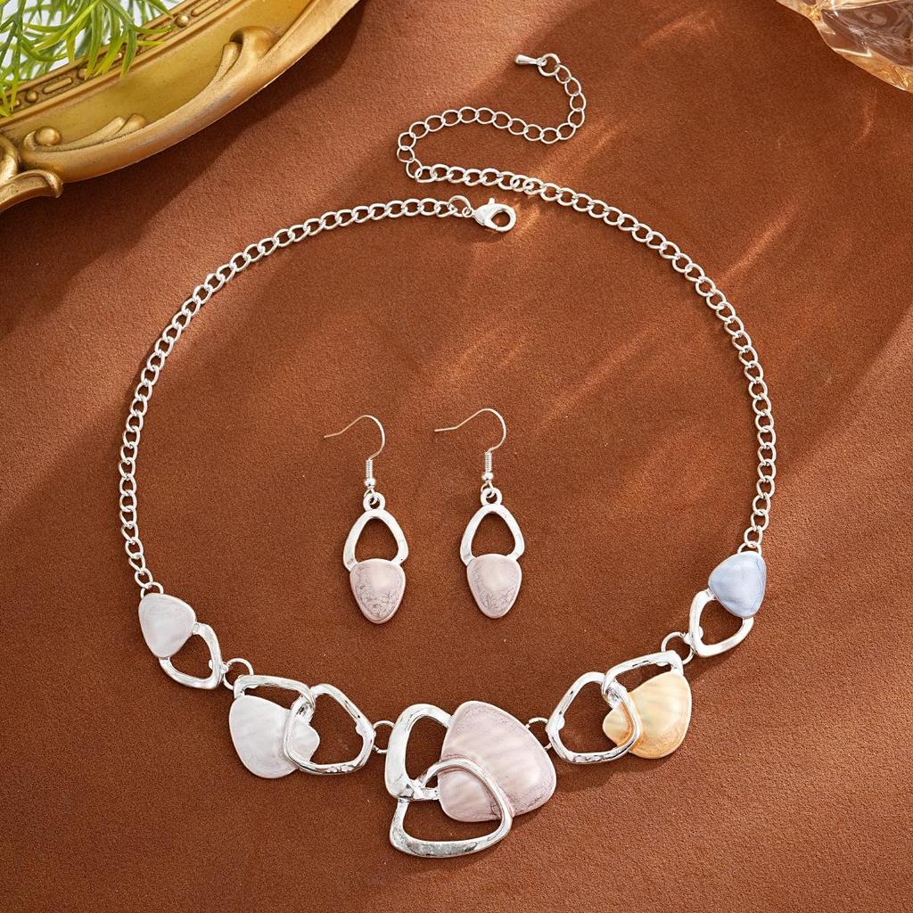 European & American Retro Style Luxury Necklace and Earring Set with Irregular Design Clavicle Chain