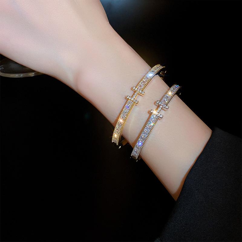 Elegant Zircon Letter Buckle Bracelet: Shiny, Minimalist, Luxury Bangle for a Versatile and Sophisticated Style