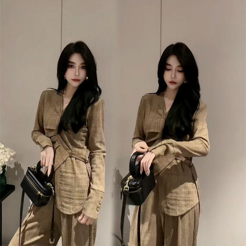 Damenmodeanzug Herbst 2024: Unregelmäßiges Oberteil & Weitbeinige Hose Zweiteiler