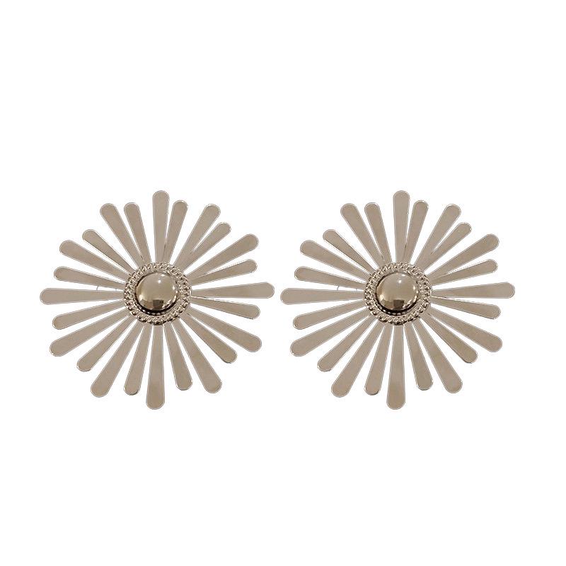 Elegant Metallic Daisy Flower Sterling Silver Stud Earrings - Minimalist, Sophisticated Design for Modern Women