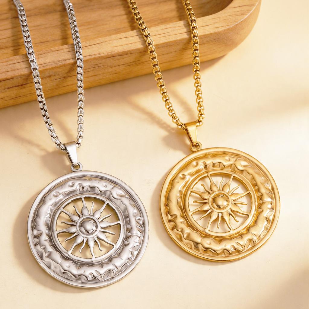 Fashionable and Atmospheric Hollow Sun Pendant Accessories Retro Chain Compass Necklace