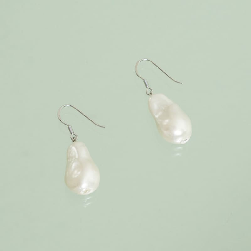 Geegee Baroque Pearl Drop Earring