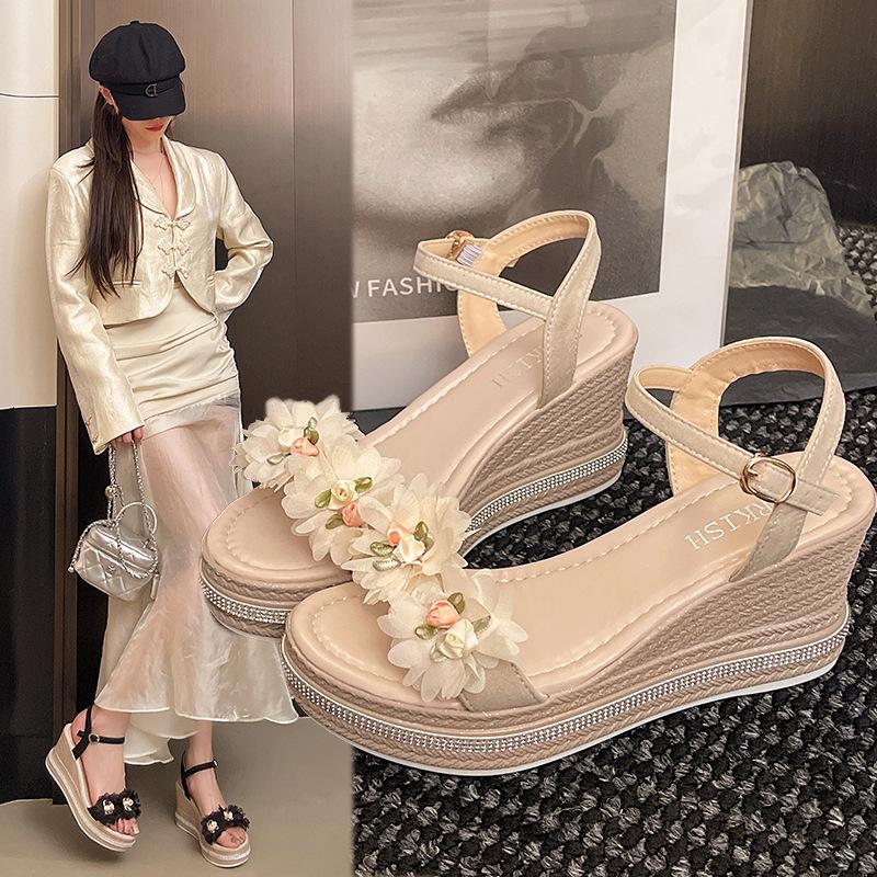 Sponge Cake Bottom Slope Heel Sandals Women's Summer New Women's Shoes Fashion Flower Platform One-button Sandals