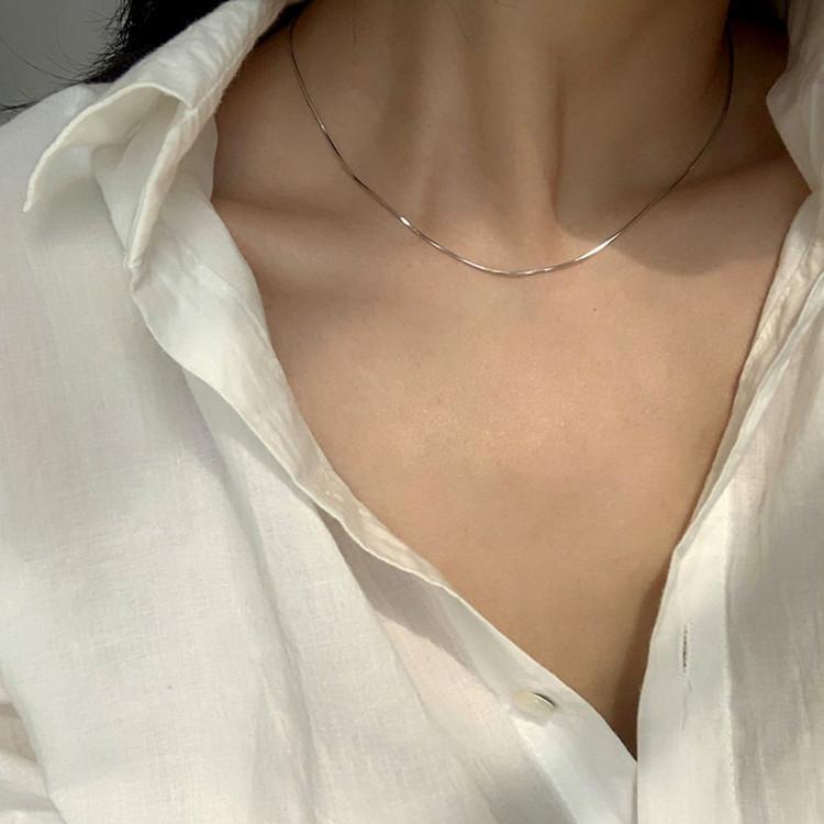 Extremely Fine Plain Chain Snake Bone Necklace Women's Light Luxury Niche Neck Chain High Sense Collarbone Chain Ins Cold Wind Accessories