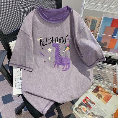 Una Camiseta de Manga Corta de Talla Grande con Diseño Color-blocking y Estampado de Nicho Invertido