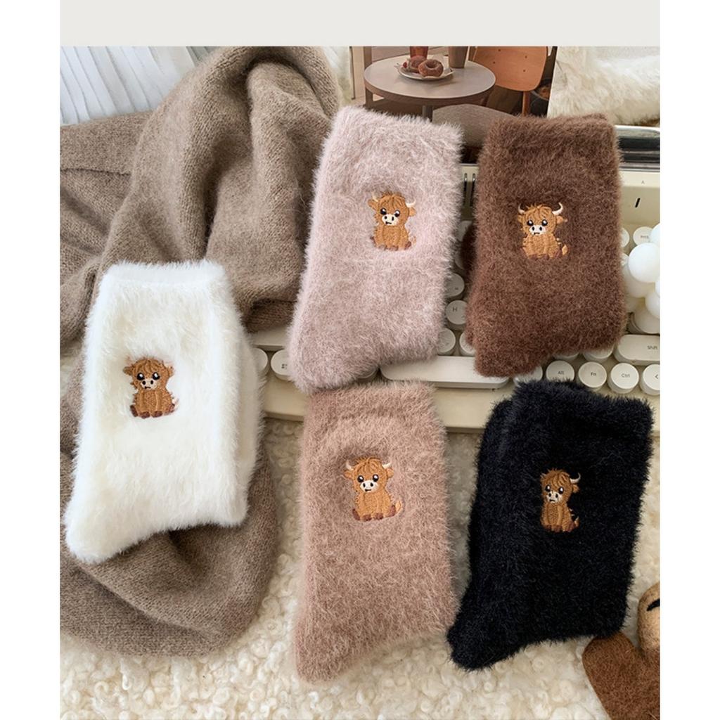 10-1 pairs Autumn and Winter Coffee Colored Cartoon Cow Embroidery Women's Socks with Thick Velvet and Warm Socks for Home Flooring, Mid Tube Socks