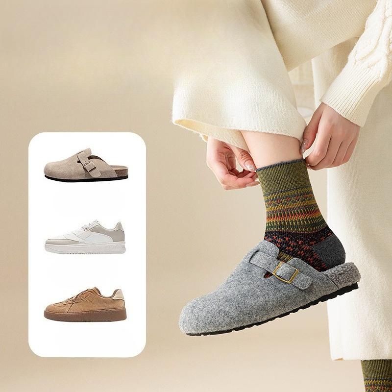 Women's Pair Mid-calf Socks, Retro Ethnic Style Women's Socks, Autumn and Winter Coffee-colored Long Socks
