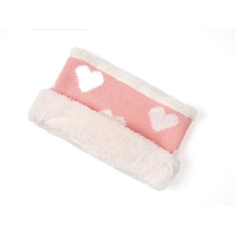 Winter Children Aged 3 To 12 with Arctic Velvet Hats, Scarves and Heart-shaped Patterns Are Cute and Versatile, Suitable for Dai